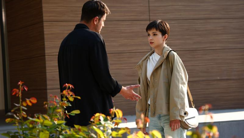 Ana, Mi-ai fost scrisă în ADN, 4 septembrie 2025. Victoria îi zice lui George ce s-a întâmplat cu ea și sora geamănă. Decizia Anei