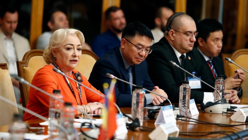 Ținuta aleasă de Viorica Dăncilă la parada militară de la Beijing. Ce semnificație ascunsă ar putea avea