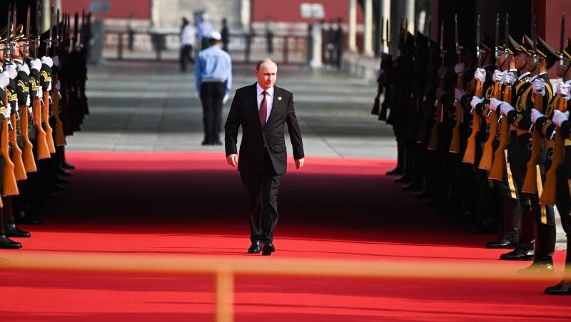 Ținuta aleasă de Viorica Dăncilă la parada militară de la Beijing. Ce semnificație ascunsă ar putea avea