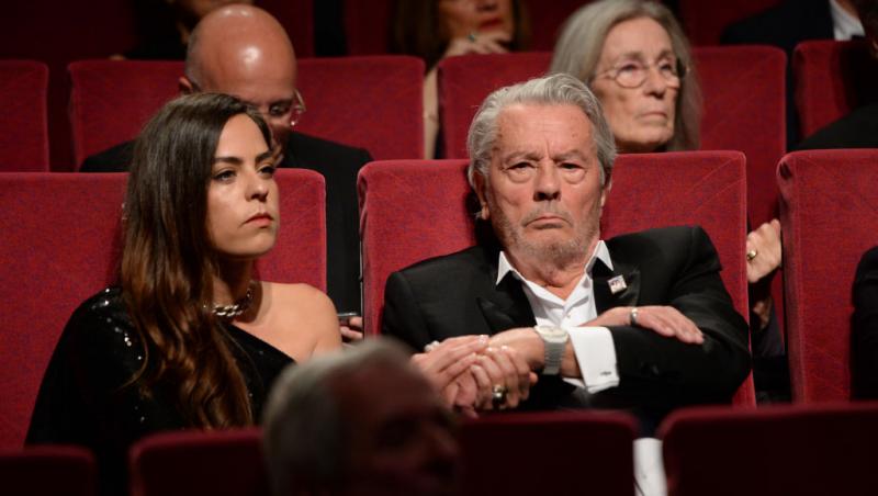 Copiii lui Alain Delon se ceartă pe moștenirea lăsată de faimosul actor. Ce mai au de împărțit la un an de la moartea tatălui lor