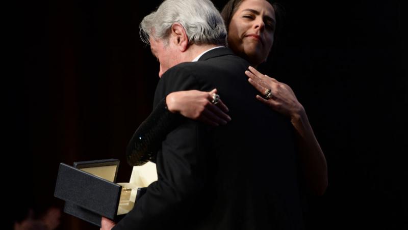 Copiii lui Alain Delon se ceartă pe moștenirea lăsată de faimosul actor. Ce mai au de împărțit la un an de la moartea tatălui lor