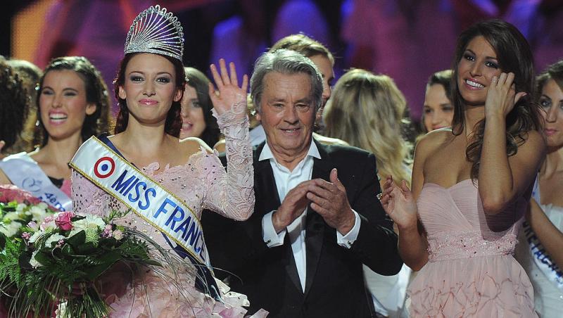 Copiii lui Alain Delon se ceartă pe moștenirea lăsată de faimosul actor. Ce mai au de împărțit la un an de la moartea tatălui lor