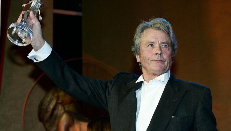 Copiii lui Alain Delon se ceartă pe moștenirea lăsată de faimosul actor. Ce mai au de împărțit la un an de la moartea tatălui lor