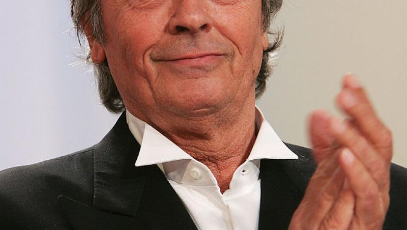 Copiii lui Alain Delon se ceartă pe moștenirea lăsată de faimosul actor. Ce mai au de împărțit la un an de la moartea tatălui lor