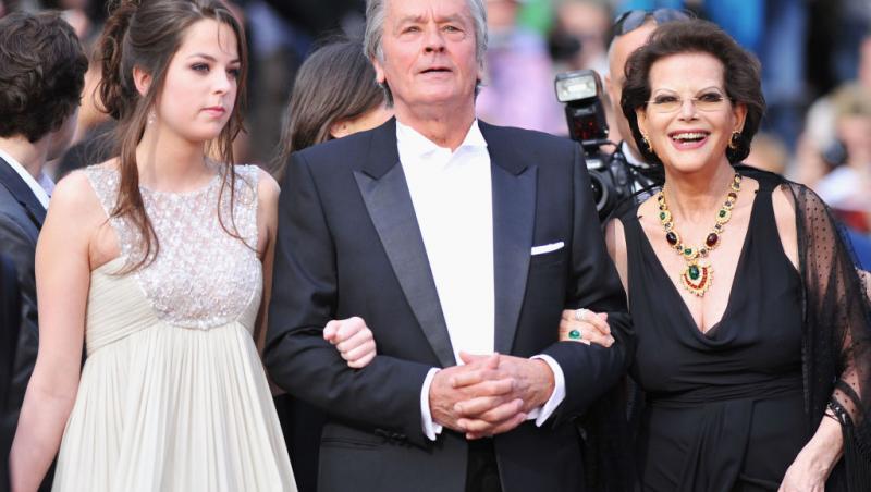 Copiii lui Alain Delon se ceartă pe moștenirea lăsată de faimosul actor. Ce mai au de împărțit la un an de la moartea tatălui lor