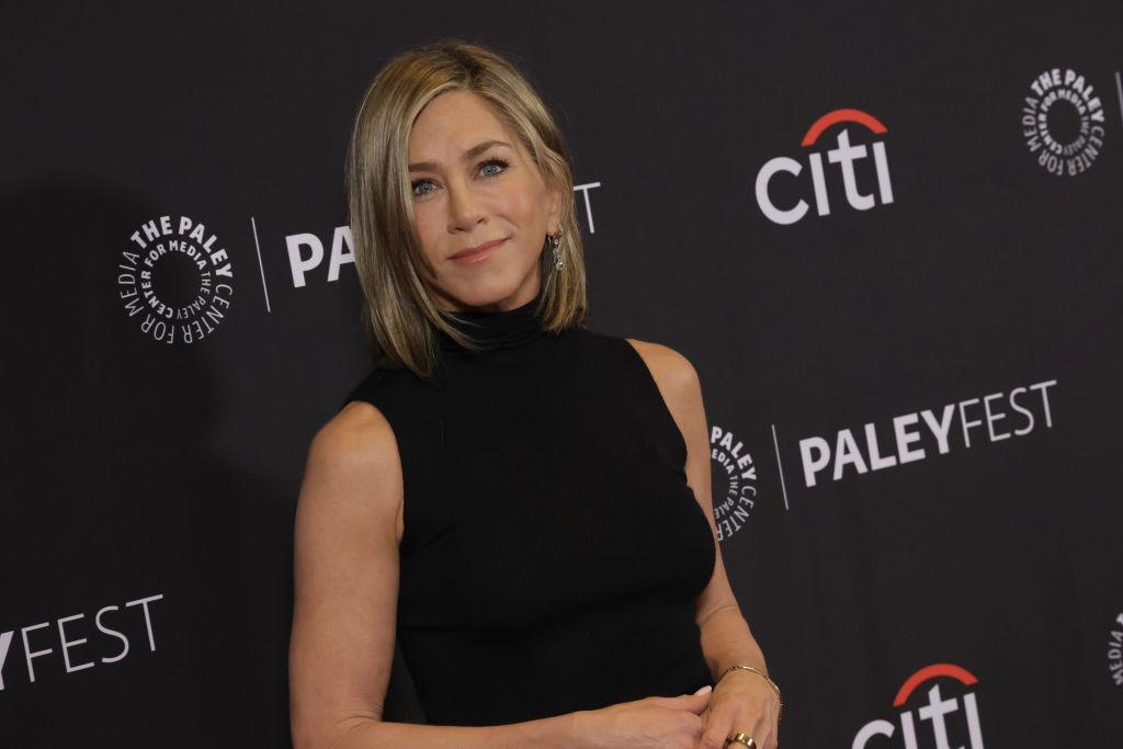 Jennifer Aniston a dezvăluit ce proceduri și-a făcut la față. Actrița a fost văzută ieșind din cabinetul unui chirurg plastician