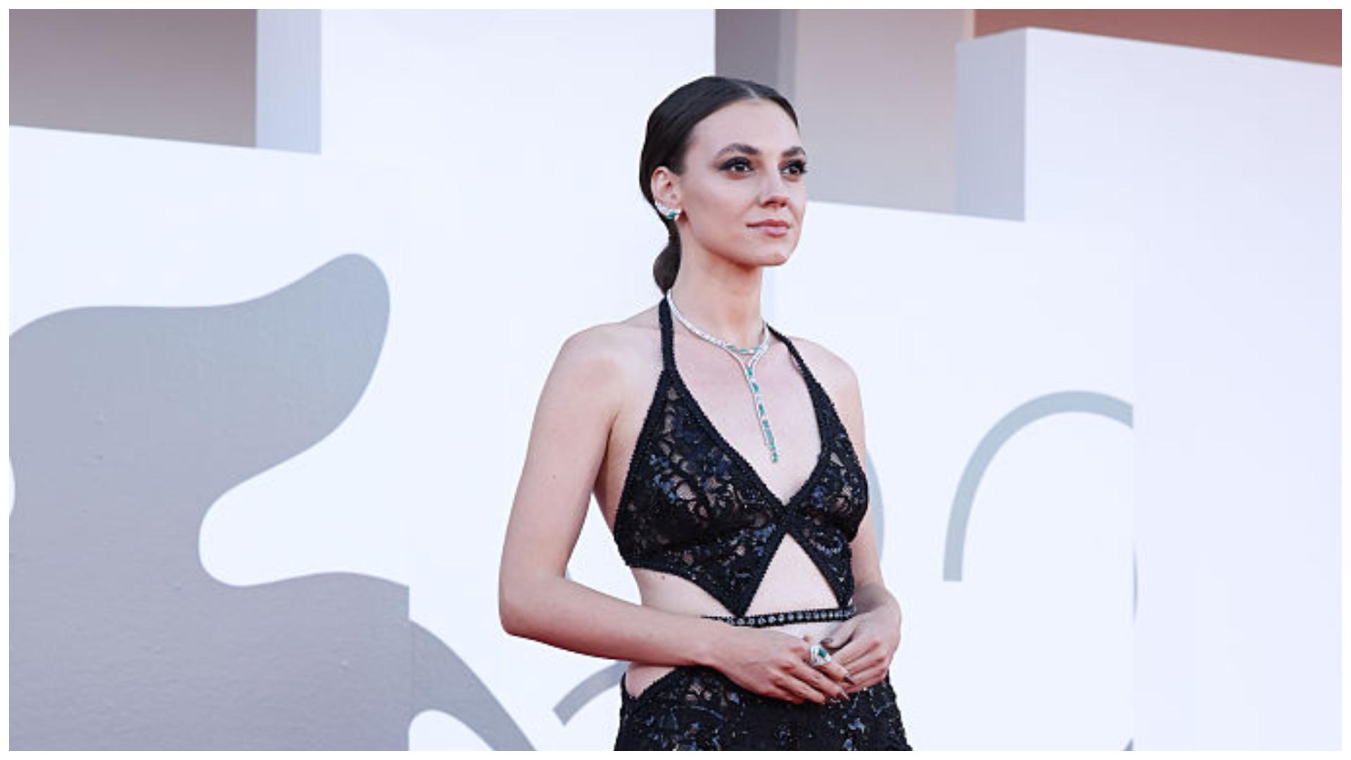 Andreea Cristea, apariție spectaculoasă la Festivalul de Film de la Veneția, într-o creație NISSA