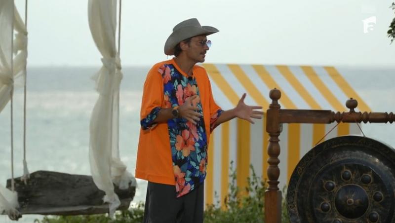 Hainele purtate de Radu Vâlcan la Insula Iubrii sunt la mare căutare! Cât costă piesele vestimentare de care întreabă toată lumea