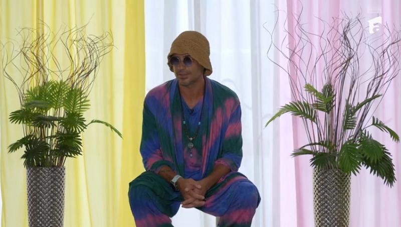 Hainele purtate de Radu Vâlcan la Insula Iubrii sunt la mare căutare! Cât costă piesele vestimentare de care întreabă toată lumea