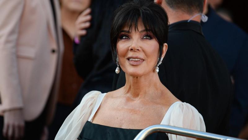 Și-a făcut un lifting de 100.000 de euro, dar mâinile îi trădează vârsta. Kris Jenner și-a dat jos mănușile, iar fanii sunt uimiți