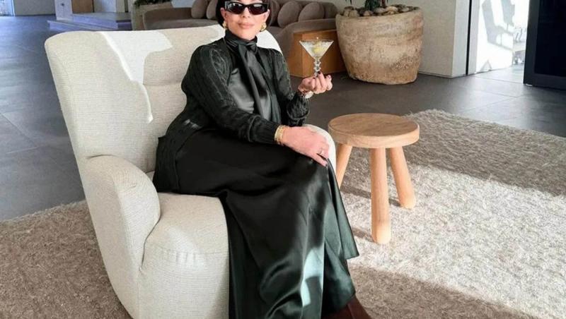 Și-a făcut un lifting de 100.000 de euro, dar mâinile îi trădează vârsta. Kris Jenner și-a dat jos mănușile, iar fanii sunt uimiți