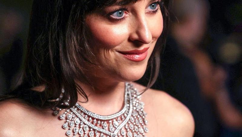 Dakota Johnson iubește din nou după despărțirea de Chris Martin. Cine e noul bărbat cu care s-a afișat