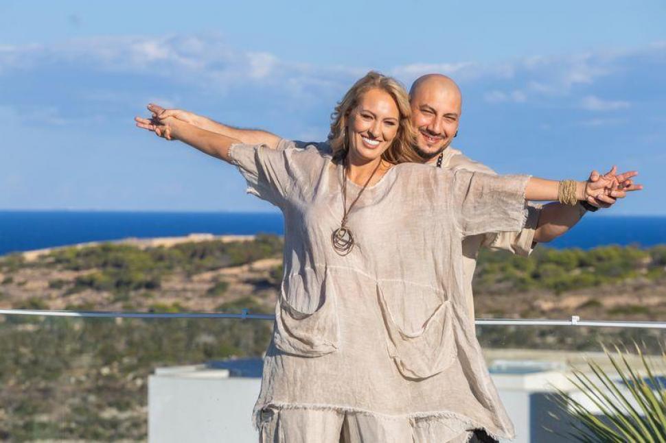 Cum sună &bdquo;Mititelu Frumușelu&rdquo;, melodia pe care o fredonează NiCK NND și Cătălina la Power Couple, pentru a se &icirc;ncuraja reciproc