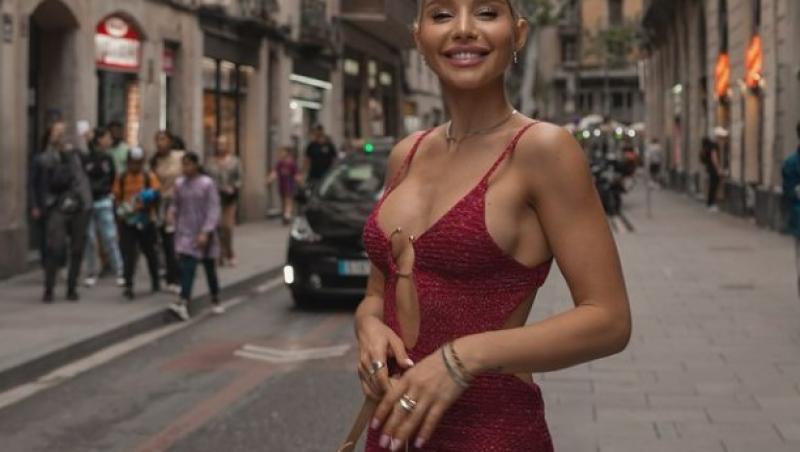 Carmen Grebenișan, ipostaza sexy, cu decolteul la vedere, în care s-a fotografiat la scurt timp după ce a devenit mamă