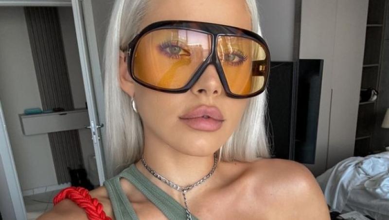 Carmen Grebenișan, ipostaza sexy, cu decolteul la vedere, în care s-a fotografiat la scurt timp după ce a devenit mamă