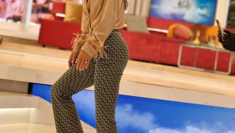 Diana Munteanu a sfidat frigul și s-a întins pe șezlongul plin de zăpadă, în costum de baie. Imaginile care i-au surprins pe fani