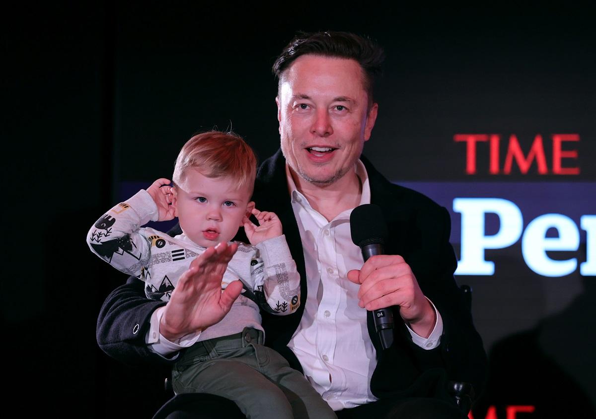 C&acirc;ți copii a ajuns să aibă Elon Musk &icirc;n 2026 și cine sunt. Au 4 mame diferite și familia ar continua să crească