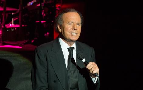 Julio Iglesias e acuzat de agresiune sexuală de către 2 foste angajate: &bdquo;Mă simțeam ca o sclavă&rdquo;