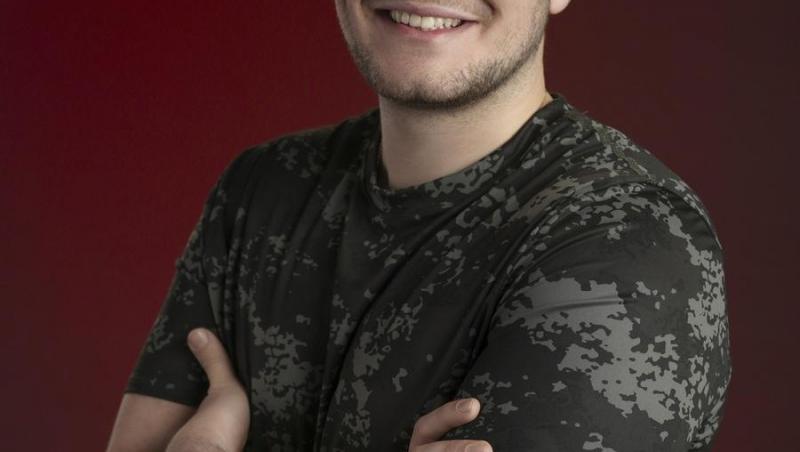 Exclusiv | Imagine înduioșătoare cu Aris Eram din copilărie. Cum arăta cu părul lung și blond