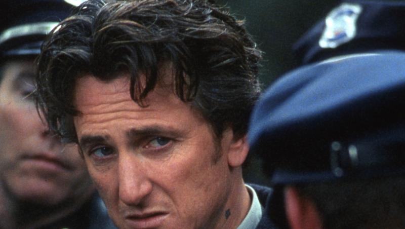 Sean Penn, sărut pasional în plină stradă cu moldoveanca misterioasă care i-a pus capac. Este mai tânără decât fiica lui