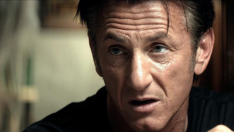 Sean Penn, sărut pasional în plină stradă cu moldoveanca misterioasă care i-a pus capac. Este mai tânără decât fiica lui