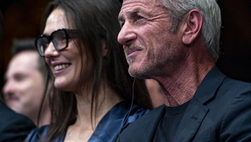 Sean Penn, sărut pasional în plină stradă cu moldoveanca misterioasă care i-a pus capac. Este mai tânără decât fiica lui