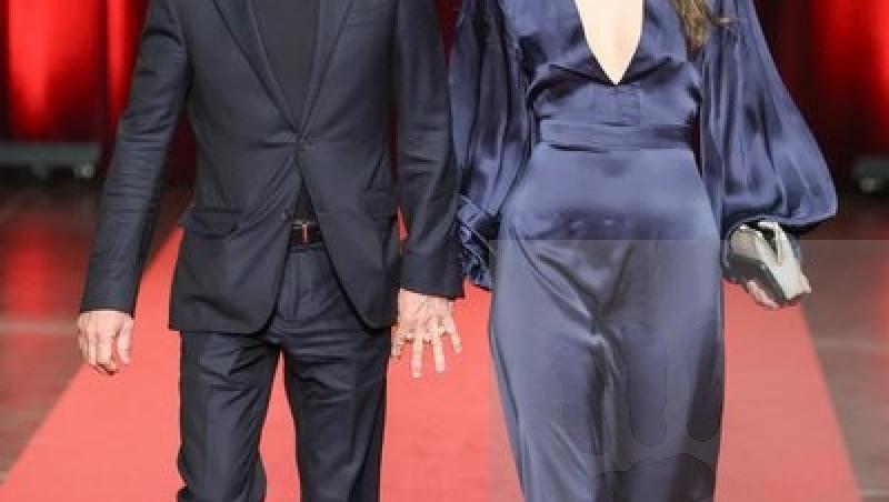 Sean Penn, sărut pasional în plină stradă cu moldoveanca misterioasă care i-a pus capac. Este mai tânără decât fiica lui