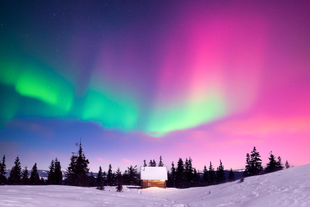 Aurora boreală a fost văzută din Rom&acirc;nia după o furtună solară. Cum explică specialiștii acest fenomen neobișnuit