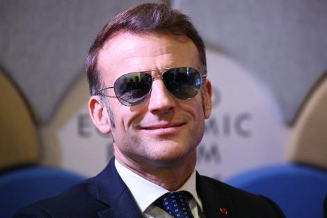 Adevăratul motiv pentru care Emmanuel Macron poartă ochelari de soare la Davos. Președintele a dezvăluit &bdquo;ochiul tigrului&rdquo; ascuns