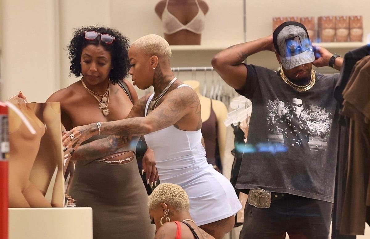 Artistul celebru care are 3 iubite oficiale. Ce planuri de Valentine&rsquo;s Day are cu partenerele sale