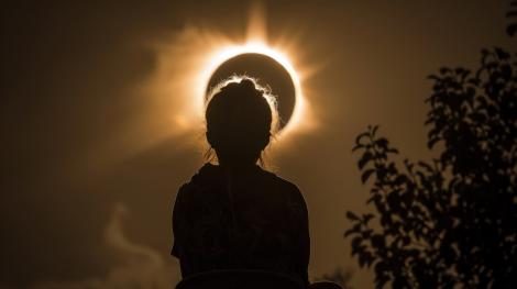 C&acirc;nd va avea loc &bdquo;eclipsa secolului&rdquo;. De ce e at&acirc;t de diferită față de celelalte fenomene astronomice