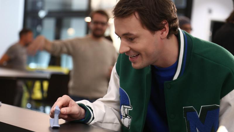 Răzvan Alexe a devenit tată de curând. Primele imagini cu actorul și bebelușul. Cum se descurcă în noua postură