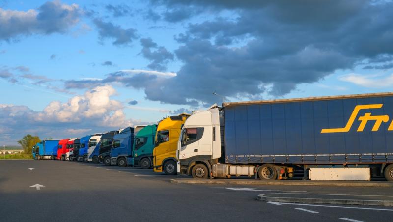 Criza de șoferi de TIR în România îi atrage pe asiatici să aleagă țara noastră. Ce salarii primesc