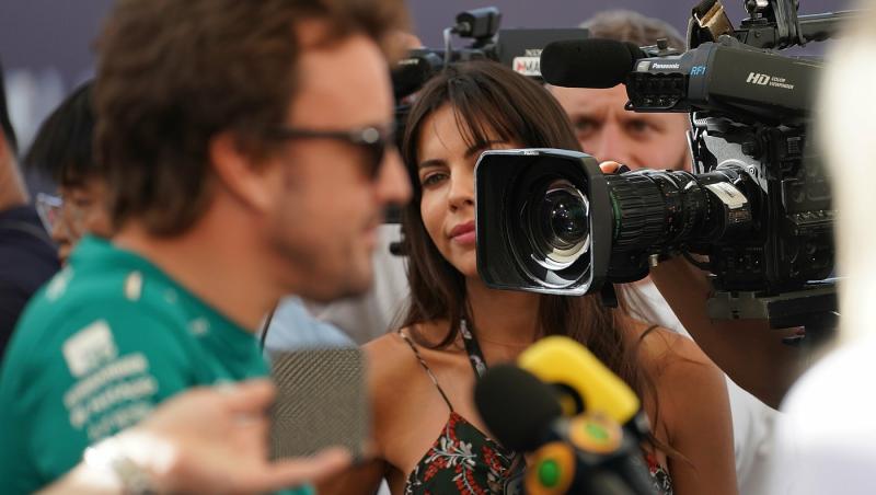 Fernando Alonso se pregătește de venirea pe lume a primului său copil. Cum au fost surprinși pilotul și partenera sa