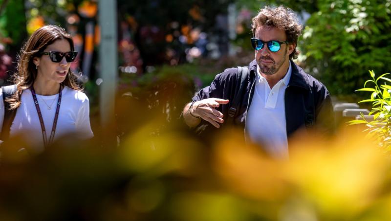 Fernando Alonso se pregătește de venirea pe lume a primului său copil. Cum au fost surprinși pilotul și partenera sa