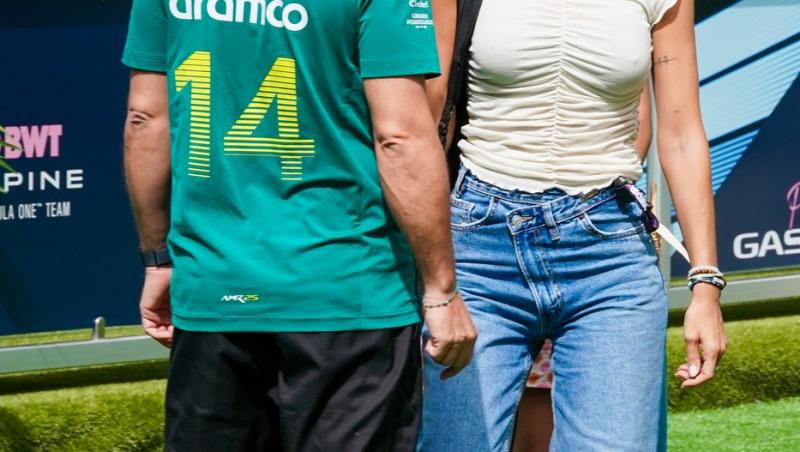 Fernando Alonso se pregătește de venirea pe lume a primului său copil. Cum au fost surprinși pilotul și partenera sa