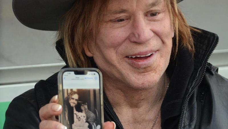 „E umilitor!”. Mickey Rourke, reacție tranșantă după ce s-a aflat că se strâng bani ca să nu fie evacuat din domiciliul său