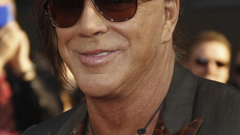 „E umilitor!”. Mickey Rourke, reacție tranșantă după ce s-a aflat că se strâng bani ca să nu fie evacuat din domiciliul său