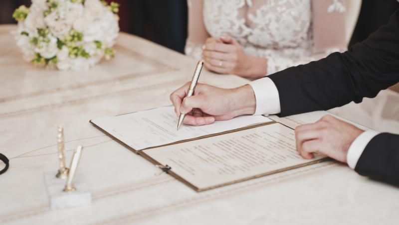 Le-a fost anulată nunta, după ce și-au scris jurămintele cu ajutorul Inteligenței Artificiale. Motivul din spatele deciziei