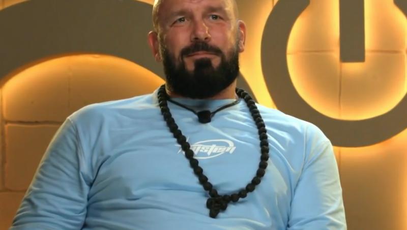 Exclusiv | De ce poartă Cătălin Zmărăndescu de la Power Couple o cruce mare la gât. Care este povestea metanierului