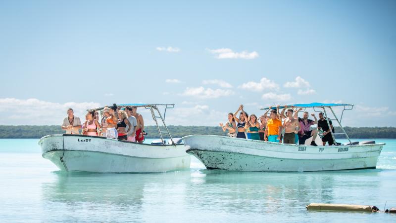 Azi, de la 20:30, Adi Vasile dă fluierul de start celui mai așteptat reality show al momentului: SURVIVOR – FAIMOȘI vs RĂZBOINICI!