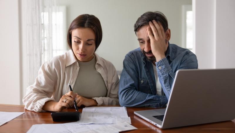 Cât costă, de fapt, să ai grijă de un copil și cât costă să trăiești singur în 2026. Care este mai avantajos în economia de astăzi