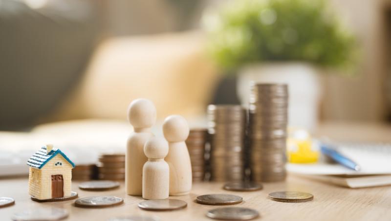 Cât costă, de fapt, să ai grijă de un copil și cât costă să trăiești singur în 2026. Care este mai avantajos în economia de astăzi