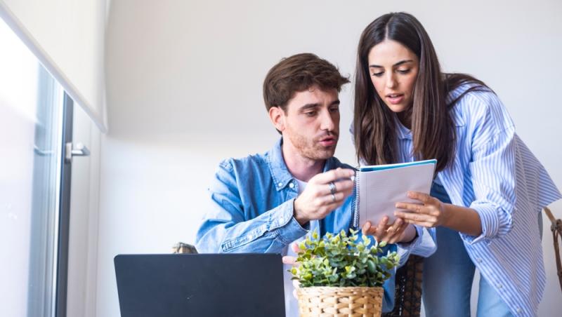 Cât costă, de fapt, să ai grijă de un copil și cât costă să trăiești singur în 2026. Care este mai avantajos în economia de astăzi