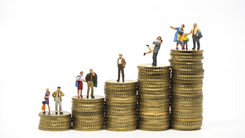 Cât costă, de fapt, să ai grijă de un copil și cât costă să trăiești singur în 2026. Care este mai avantajos în economia de astăzi