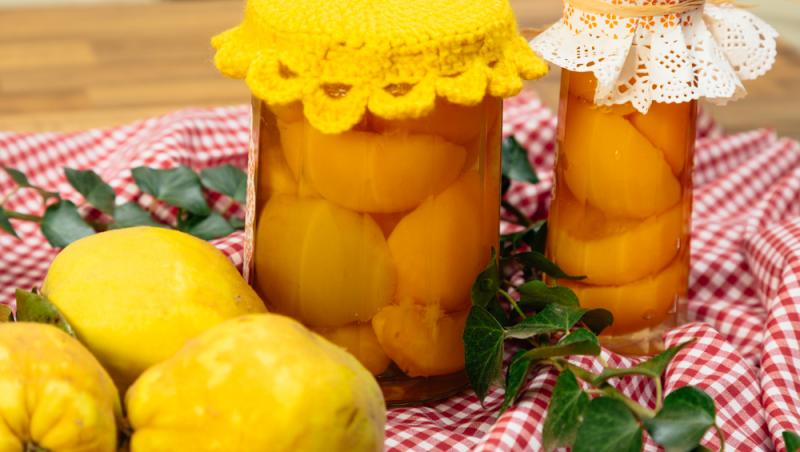 Dulceață de gutui ca pe vremea bunicii. Secretul pentru o culoare rubinie și bucăți de fruct care nu se sfărâmă