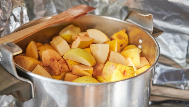 Dulceață de gutui ca pe vremea bunicii. Secretul pentru o culoare rubinie și bucăți de fruct care nu se sfărâmă
