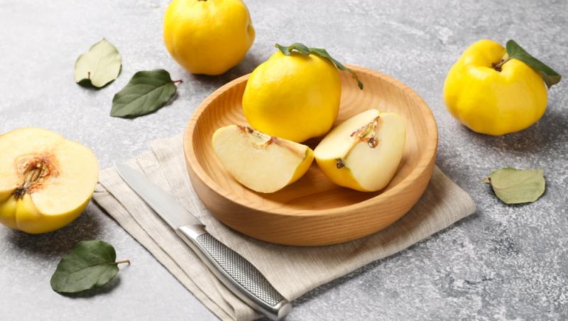 Dulceață de gutui ca pe vremea bunicii. Secretul pentru o culoare rubinie și bucăți de fruct care nu se sfărâmă