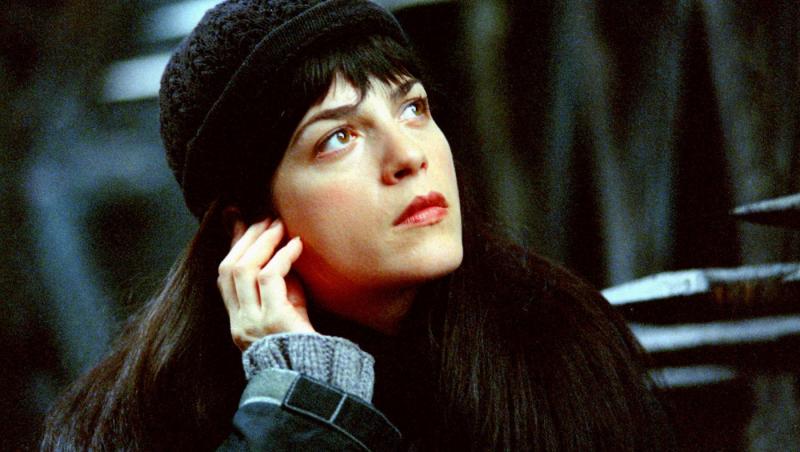 Actrița Selma Blair a fost arestată după ce a devenit violentă în timpul unui zbor. Acuzațiile nu se opresc aici