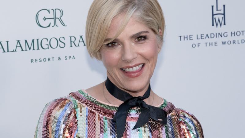 Actrița Selma Blair a fost arestată după ce a devenit violentă în timpul unui zbor. Acuzațiile nu se opresc aici